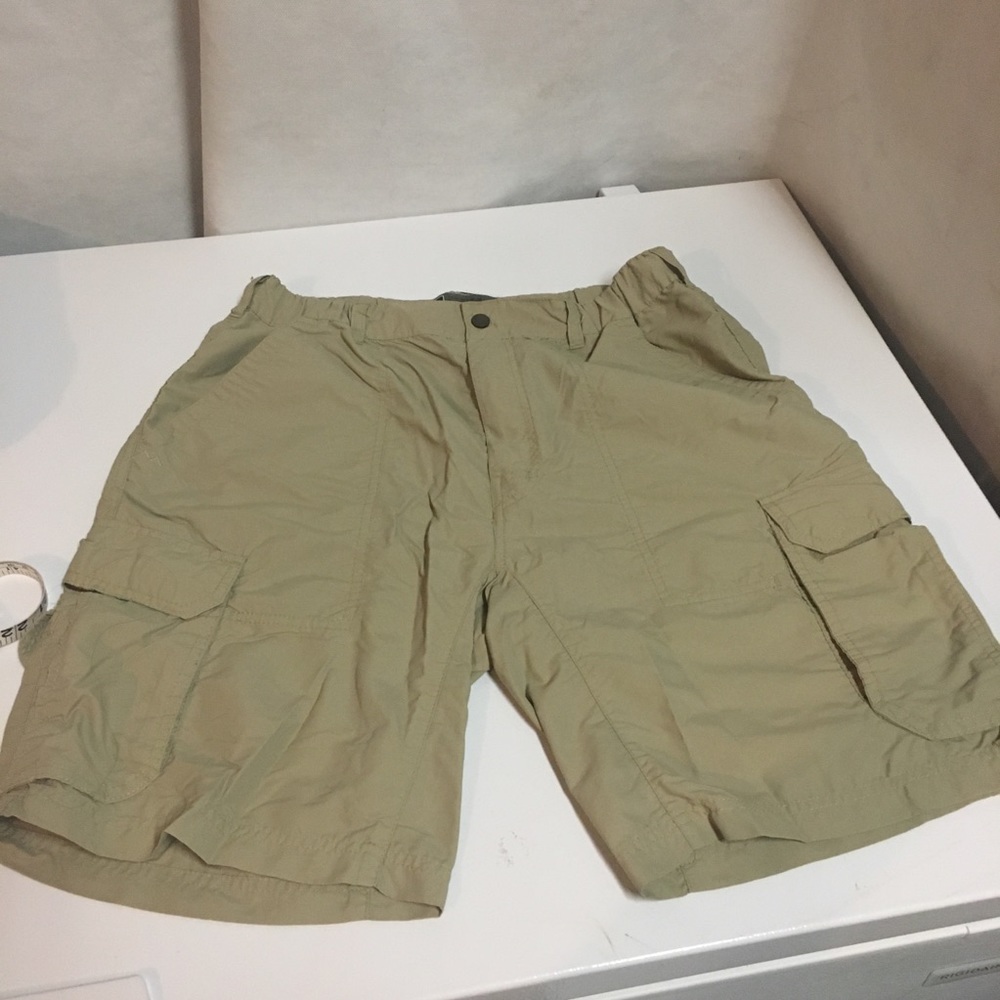 REI cargo shorts, EUC, lots of pockets! Med